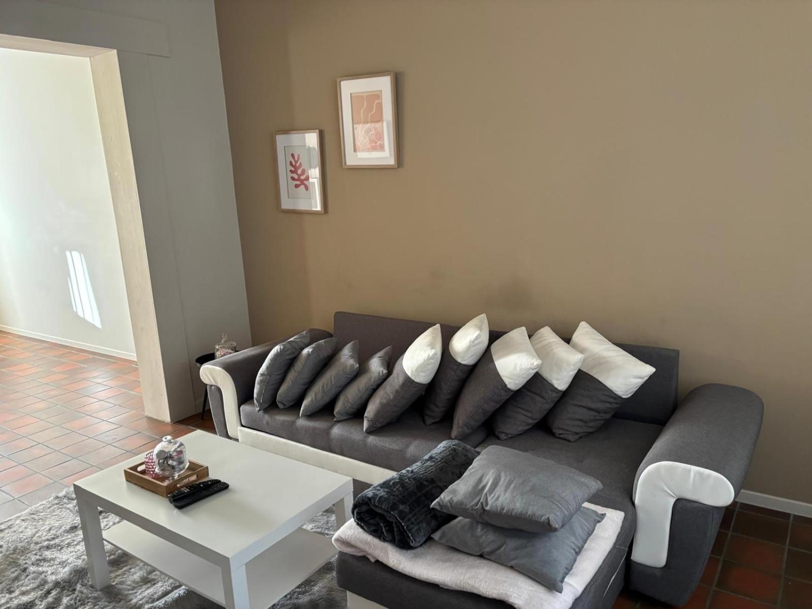 Station 64 A1 Bruxelles-Charleroi-Airport Villa Ngoại thất bức ảnh